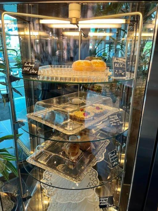 1St May Plaza 브라티슬라바 외부 사진